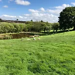 Folly Hall Farm Bed & Breakfast 4*