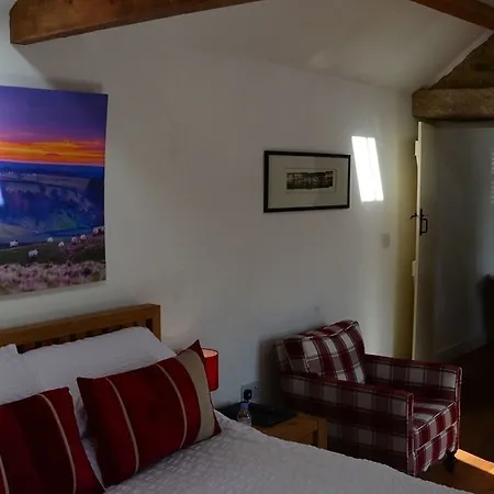 Folly Hall Farm Bed & Breakfast 4*