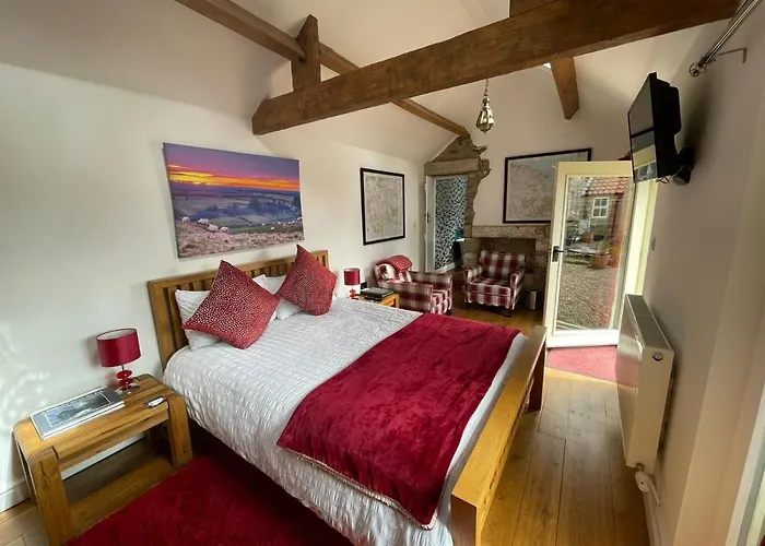 Folly Hall Farm Bed & Breakfast 3*
